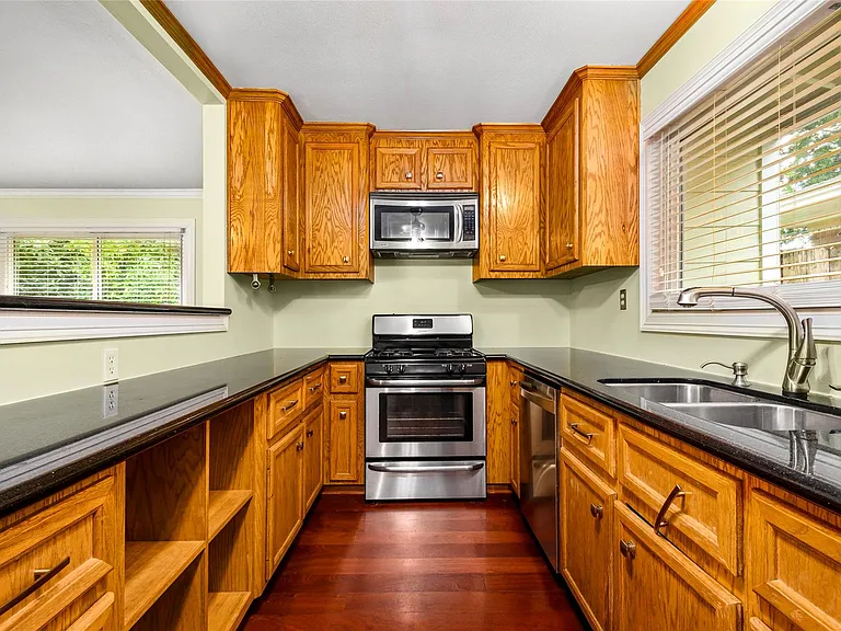 10202 Woodwind Dr — Photo 9