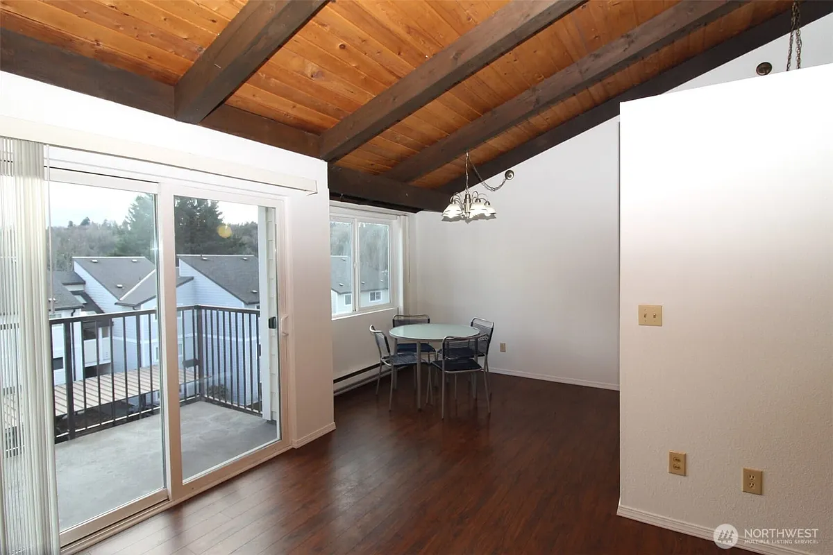 Building Photo - 15210 Macadam Rd S #D304