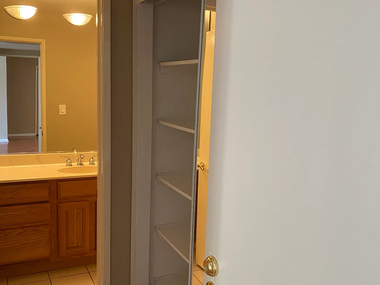 2 bed, 1028 sqft, $3,200 — Photo 3