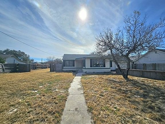 3rd image of 513 Oakdale Dr