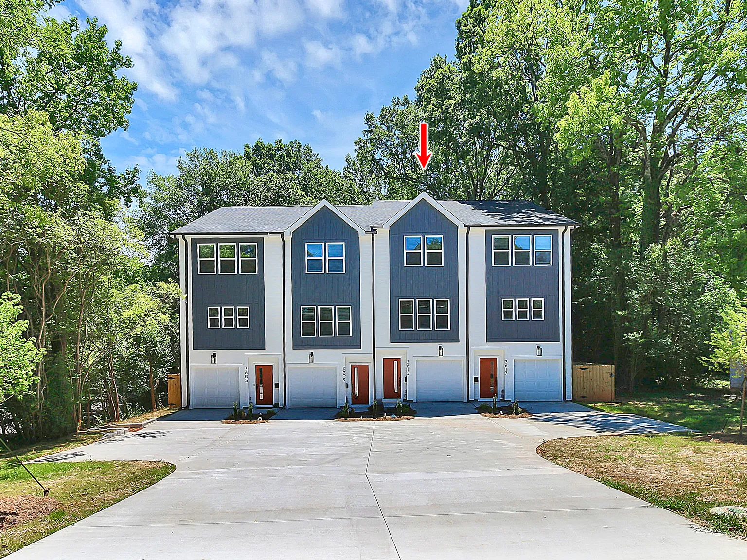 2613 Dr Carver Rd — Photo 1