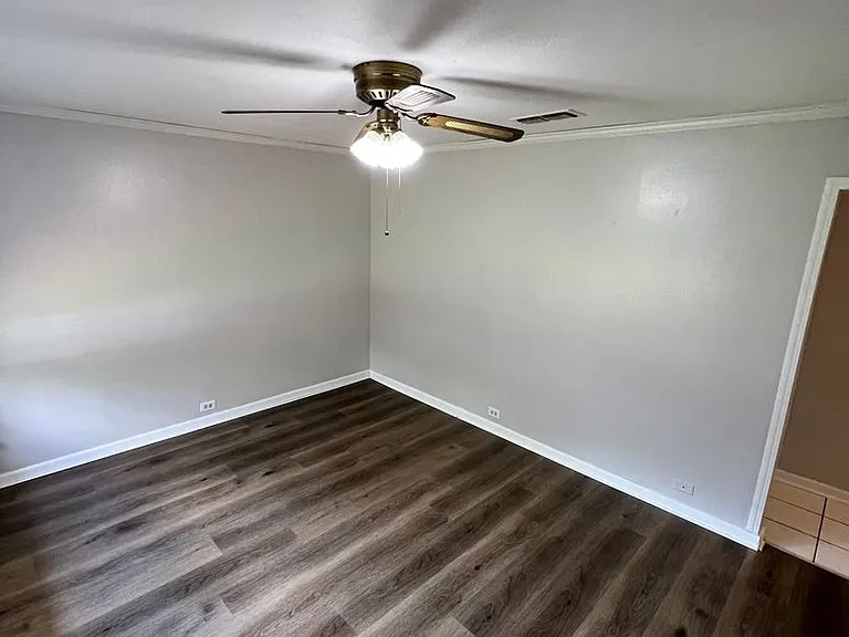 1121 Kimberly Dr — Photo 3