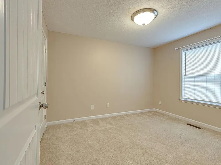 1921 Spears Ln — Photo 7