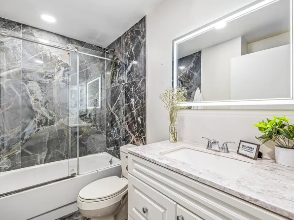 427 Harmon Cove Tower image 13 of 24