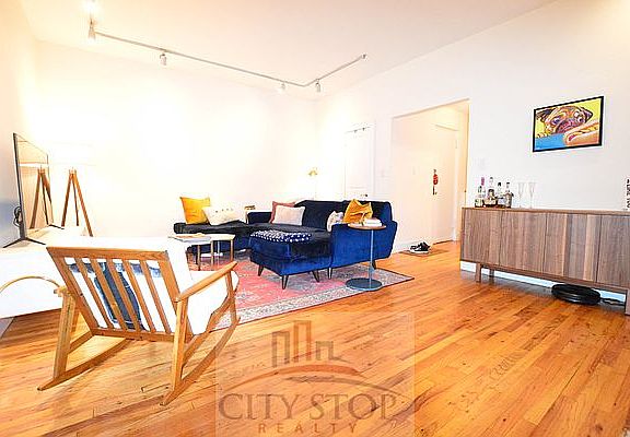 4th image of 55 W 74th St APT 1b