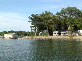 195 Orapax Rd, Kilmarnock, VA 22482