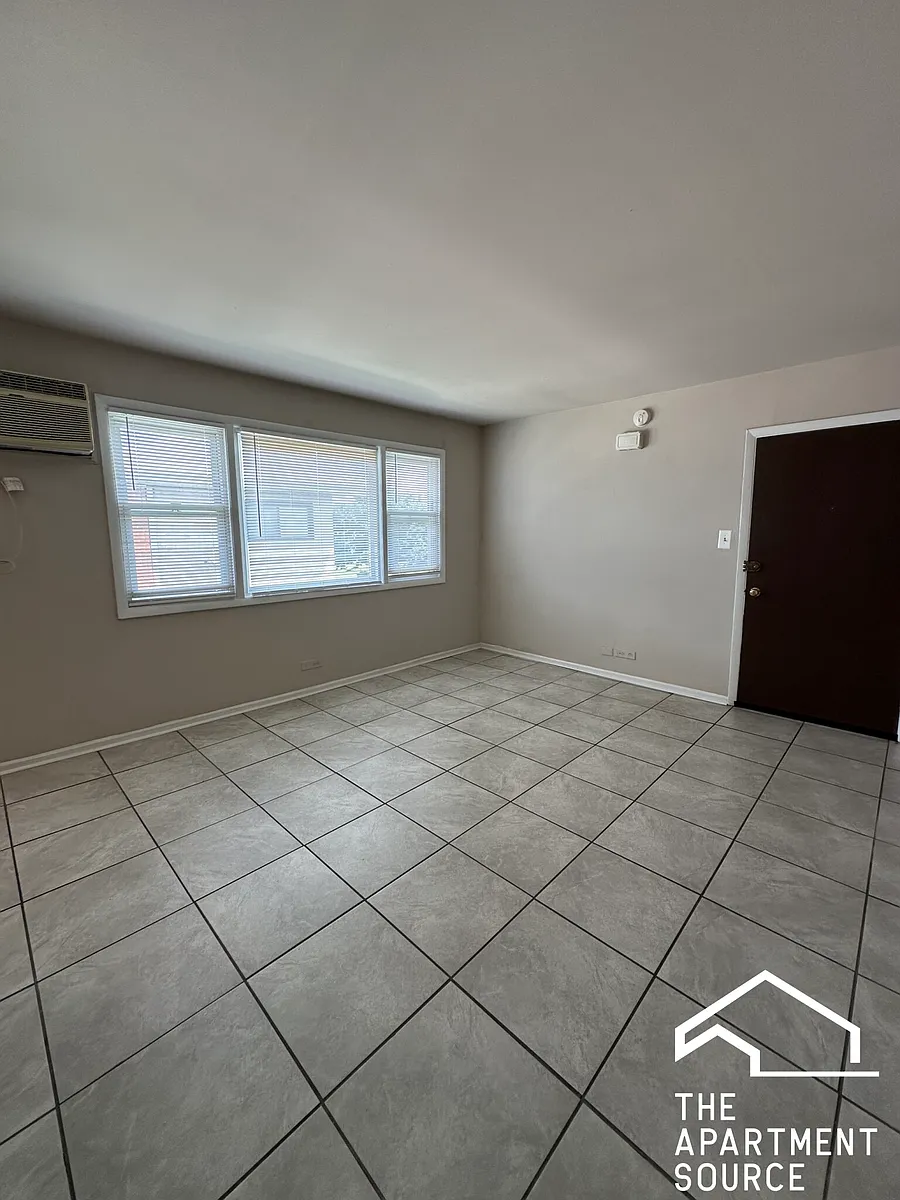 Building Photo - 9612 Ivanhoe Ave #2
