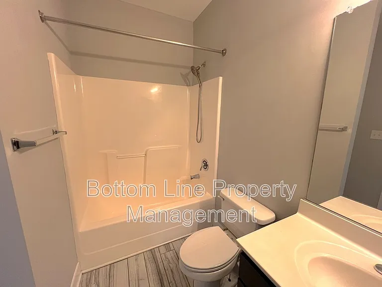 841 Seigle Point Dr — Photo 8