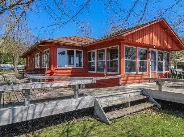 W9025 Ripley ROAD, Cambridge, WI 53523