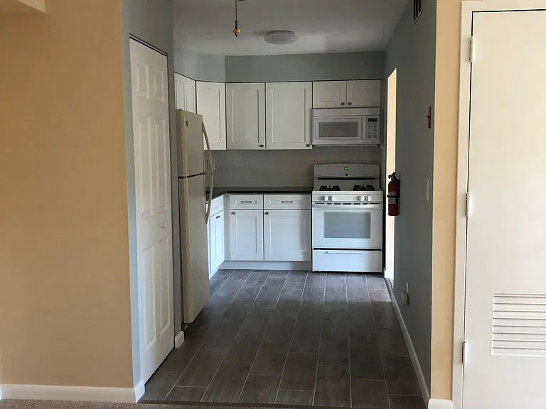 307 Cricket Ln #307 — Photo 2