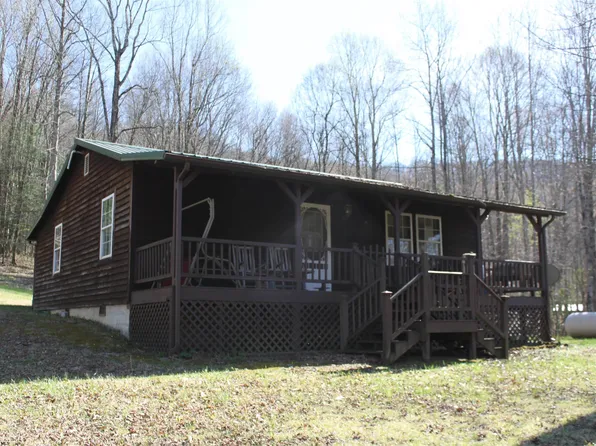 820 Ponderosa Dr, Cowen, WV 26206