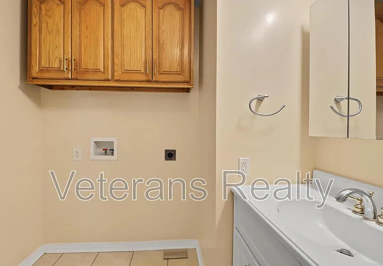 1285 Kensington Dr — Photo 12