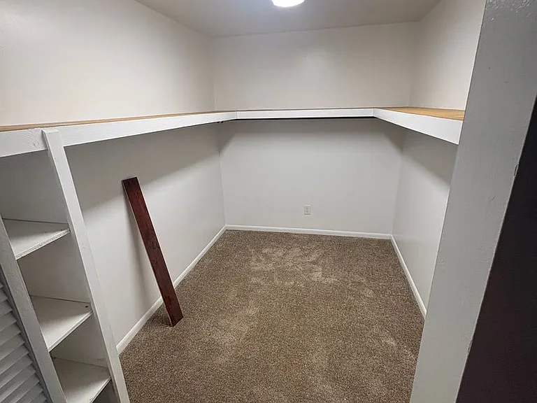 320 Ray Ave — Photo 5