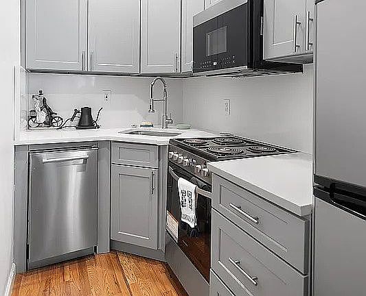 5th image of 323 W 89th St