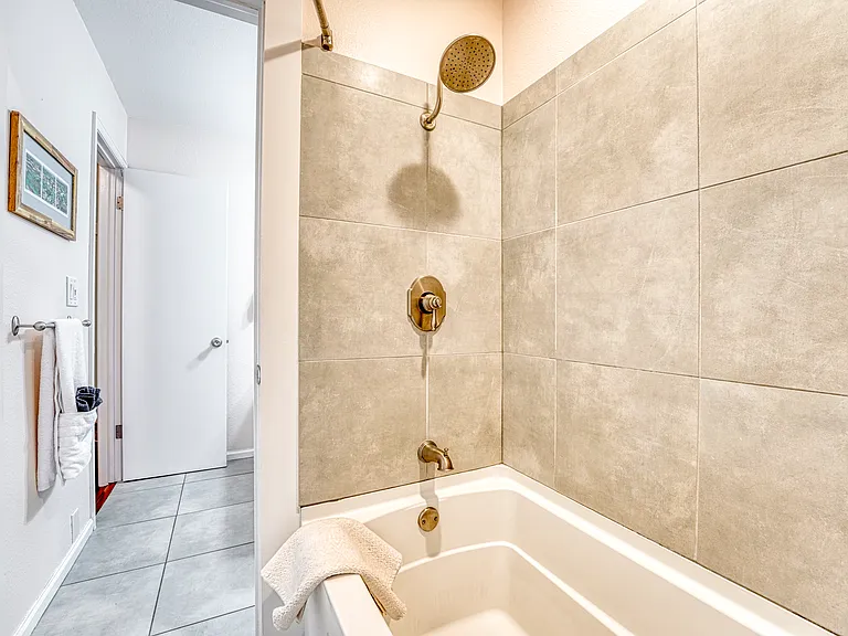 1901 Centennial Dr — Photo 18