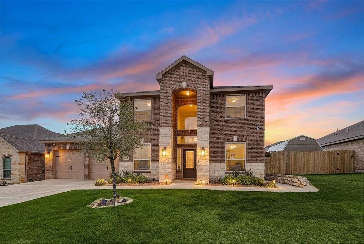 4 bed, 3.5 bath, 3090 sqft, $3,000 — Photo 1