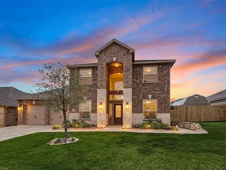 22127 Roxanne Field Ln — Photo 1