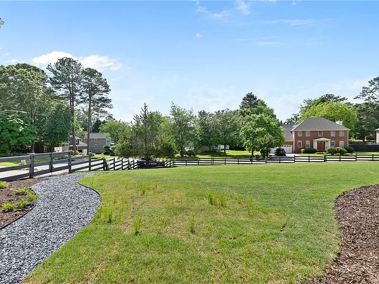 1296 Hilton Dr — Photo 52