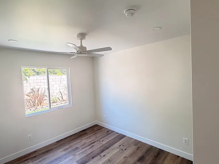 2036 N Primrose Way — Photo 12