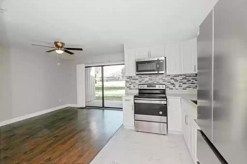 1st image of 812 Pinewood Ct