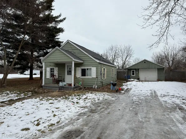 2385 Christner St, Burton, MI 48519