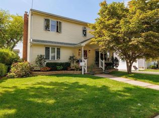 931 Maple Dr, Franklin Square, NY 11010