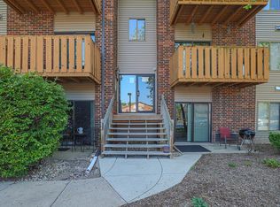 718 Rodenburg Rd APT 205, Roselle, IL 60172