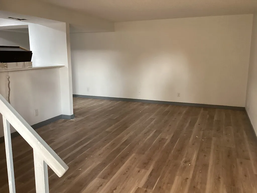 Spacious 2-Bedroom Apartment with Loft in Tulsa's Prime Location — Photo 3