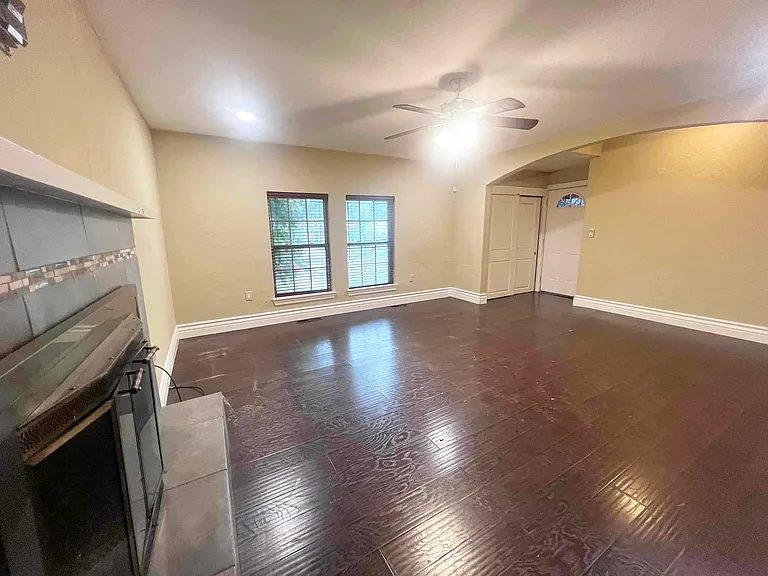 1730 NW 31st St — Photo 3