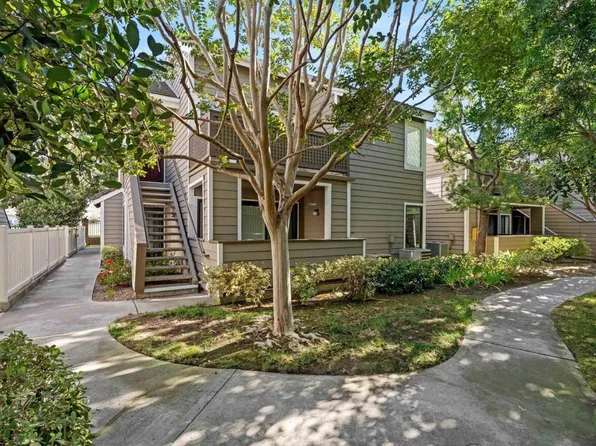 1083 Shadowridge Dr Unit 100, Vista, CA 92081