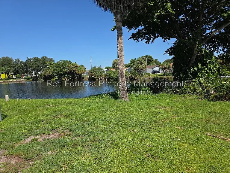 1049 Ridgeway Dr — Photo 13