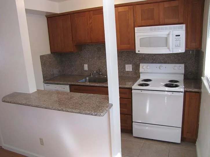 1729 G St #3 — Photo 8