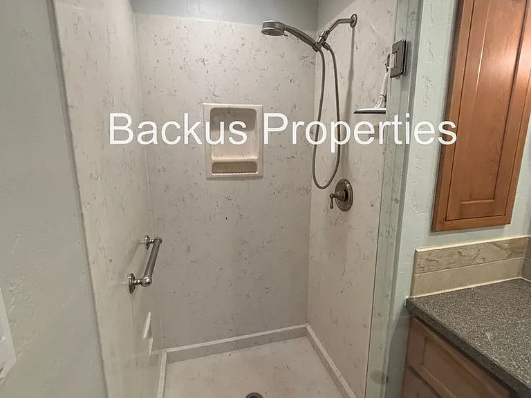 211 Chaucer Dr — Photo 20