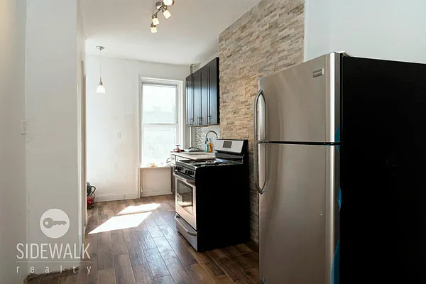 Rented by Sidewalk Realty LLC | media 5