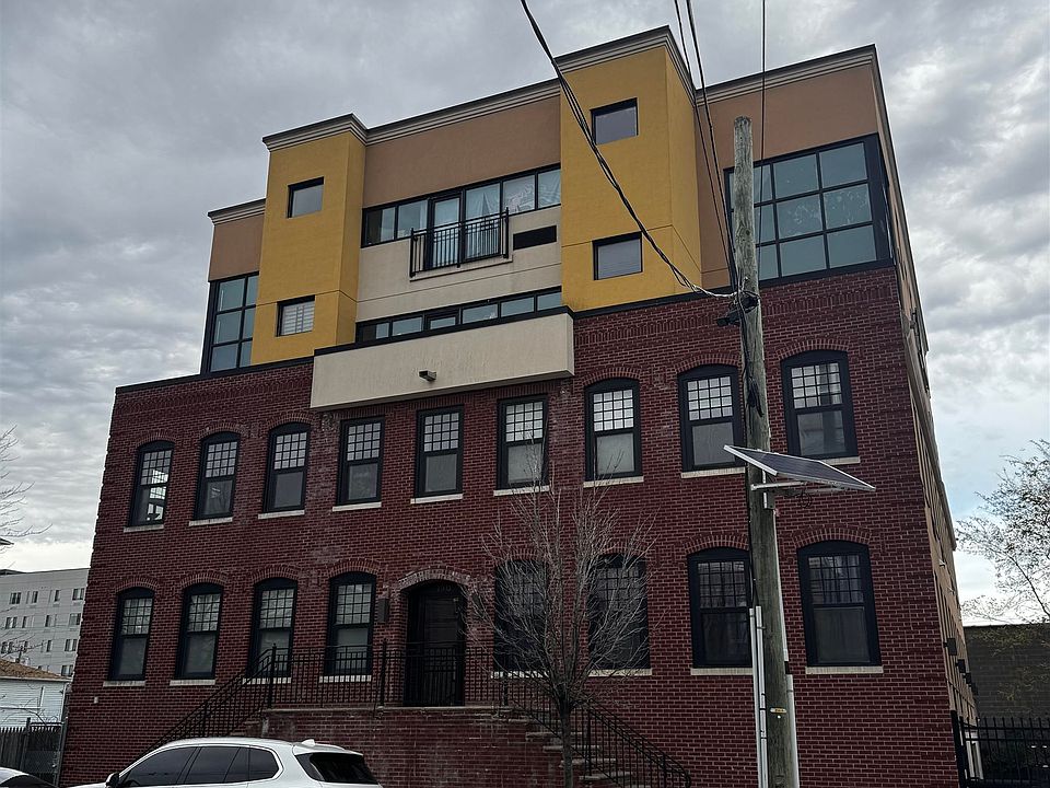 1st image of 190 Culver Ave Unit 304
