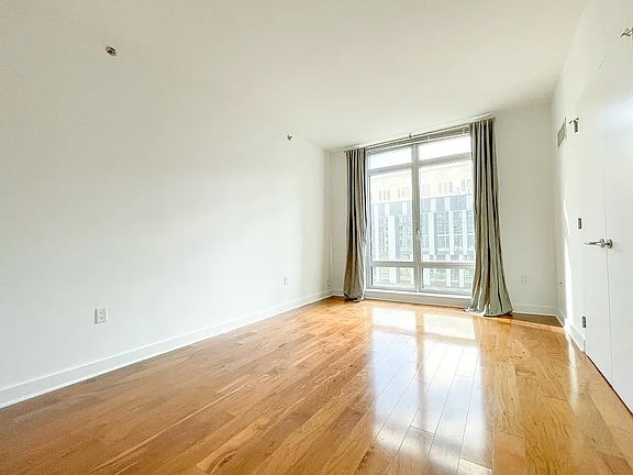 5th image of 2 Northside Piers APT 3C