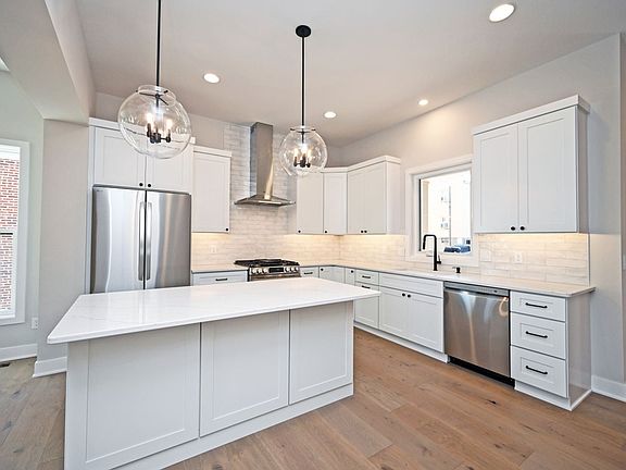 4th image of 2899 Romana Pl