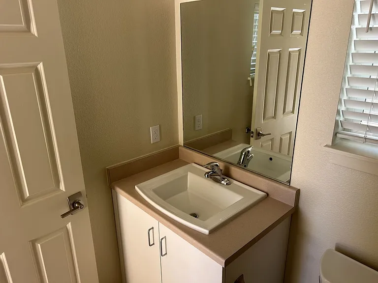 445 Southwest Blvd #10 — Photo 13