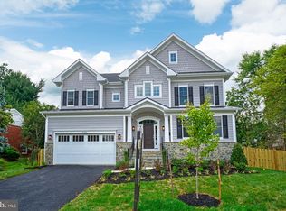 906 Frederick St SW, Vienna, VA 22180