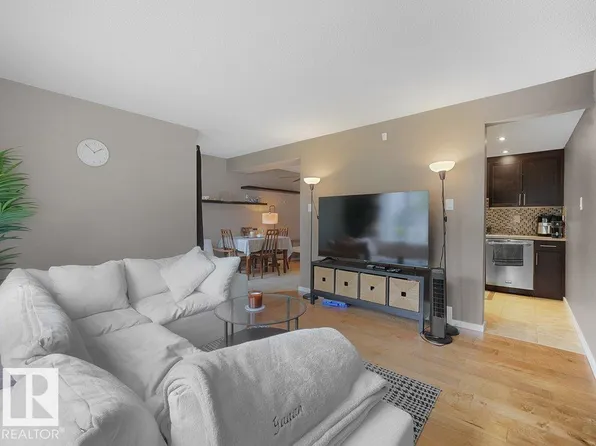 34 Amberly Ct NW, Edmonton, AB T5A 2H9