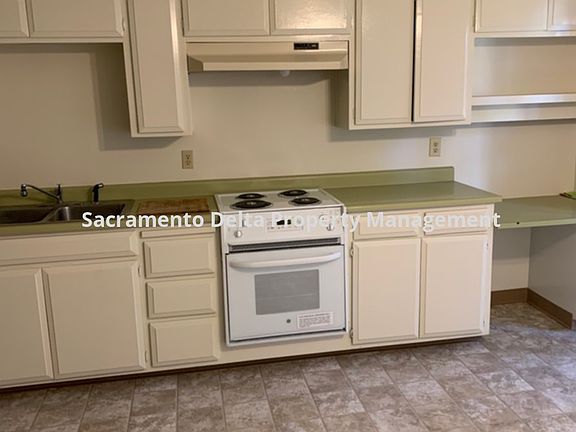 4th image of 2709 S Whitney Blvd