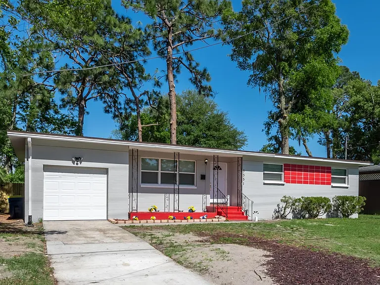 3351 Cesery Blvd — Photo 3