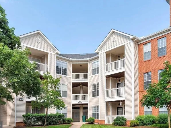 310 Riverbend Dr APT 4C, Charlottesville, VA 22911