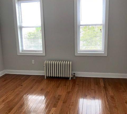 4th image of 943 Pavonia Ave