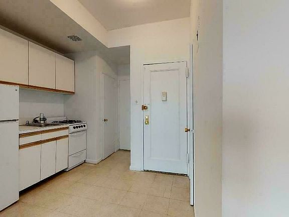 4th image of 318 E 89th St APT 3G
