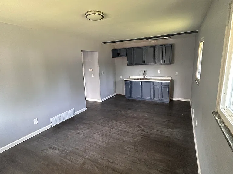 112 S Warren Ave #106 — Photo 9