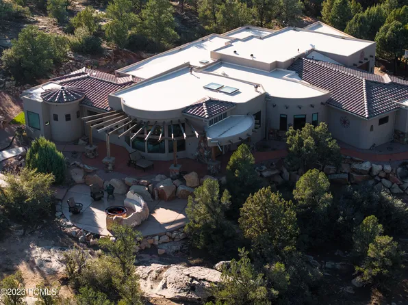 575 N Pinion Hills Dr, Dammeron Valley, UT 84783