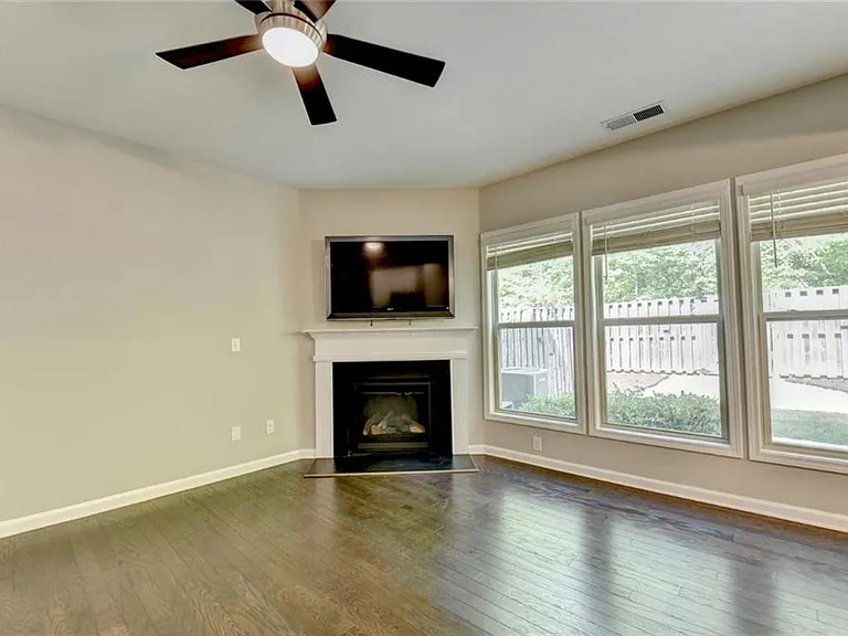 7245 Heritage Oak Ct — Photo 12