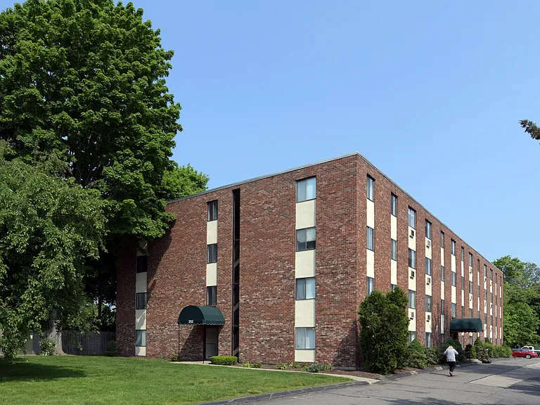 Legacy Apartments Rockland — Photo 17