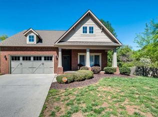 7524 Hampstead Hall Dr, Ooltewah, TN 37363